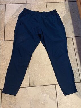 Under Armour Women’s Lightweight Athletic Pants | Tapered | Size large